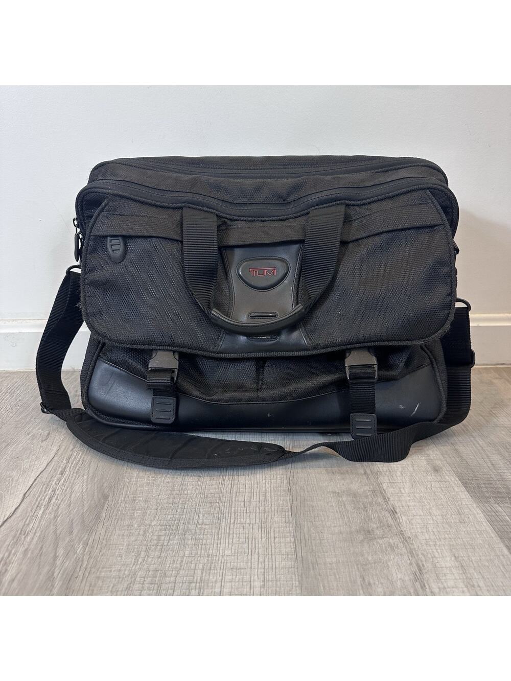 Tumi T Tech Expandable Shoulder Laptop Bag Briefcase Ballistic Nylon Black 564c